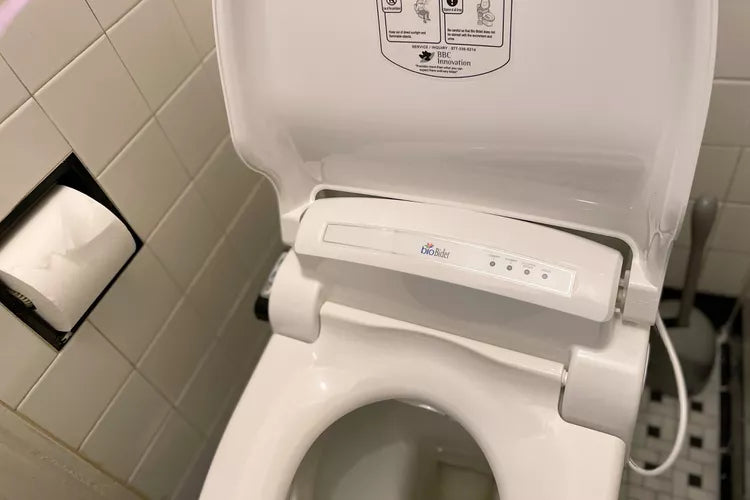 Bidets for Zero Waste Living: Eco-Friendly Bathroom Solutions